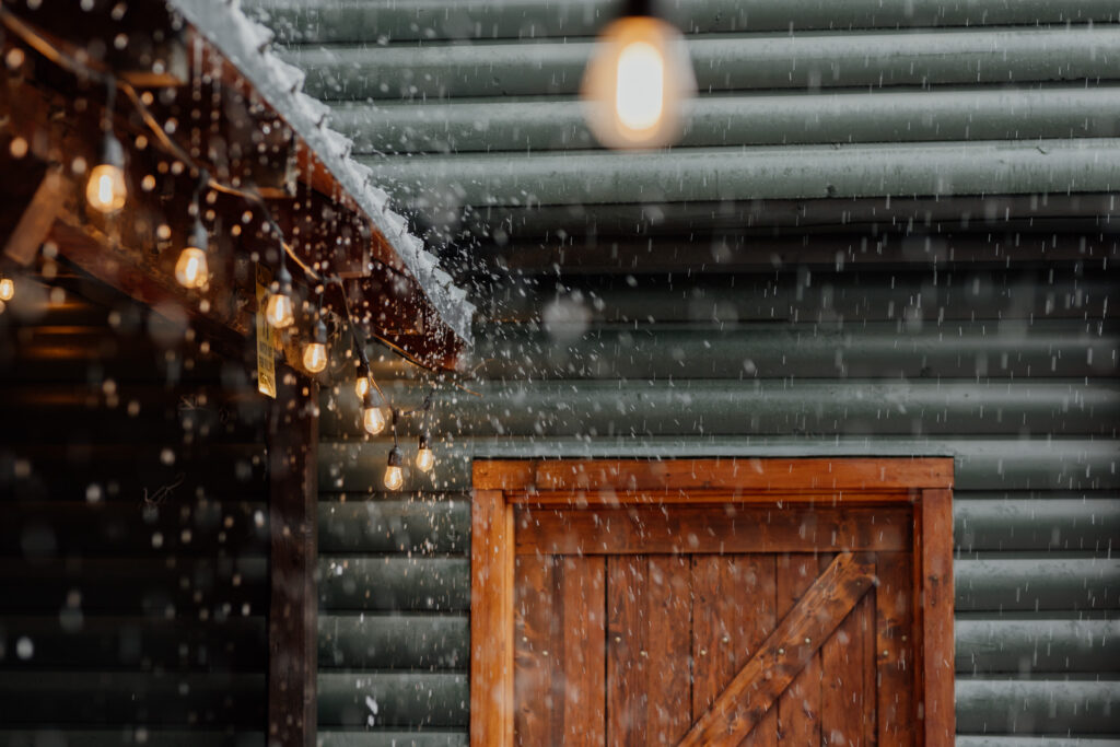 Rainbow Lodge wedding photographer captures snow at August Wedding